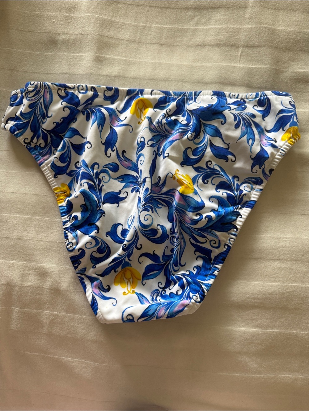 Venus Blue & White Swirl Bikini with Yellow Ties size DD (top) 10 (bottom) - Picture 5 of 5